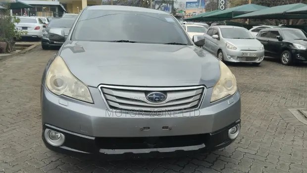 Subaru Outback 2011 Silver - 1