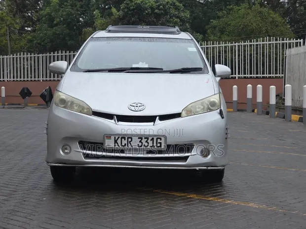 Toyota Wish 2011 Nyeupe - 1