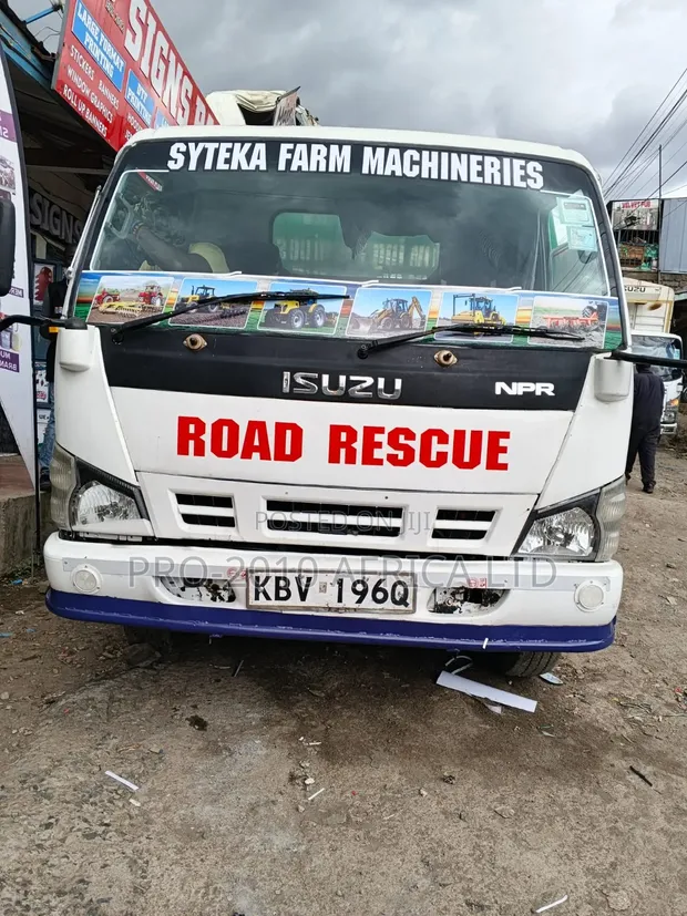 Isuzu NPR Flatbed Truck - 1