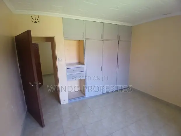 Bungalow ya Vyumba 4 kwa Ajili ya Kukodisha Karen C - 1