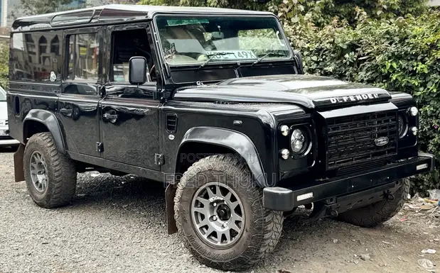 Land Rover Defender Puma 110 SW 2012 Black - 1