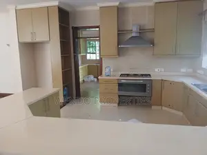 Bungalow ya Vyumba 3 kwa Ajili ya Kukodisha Karen C