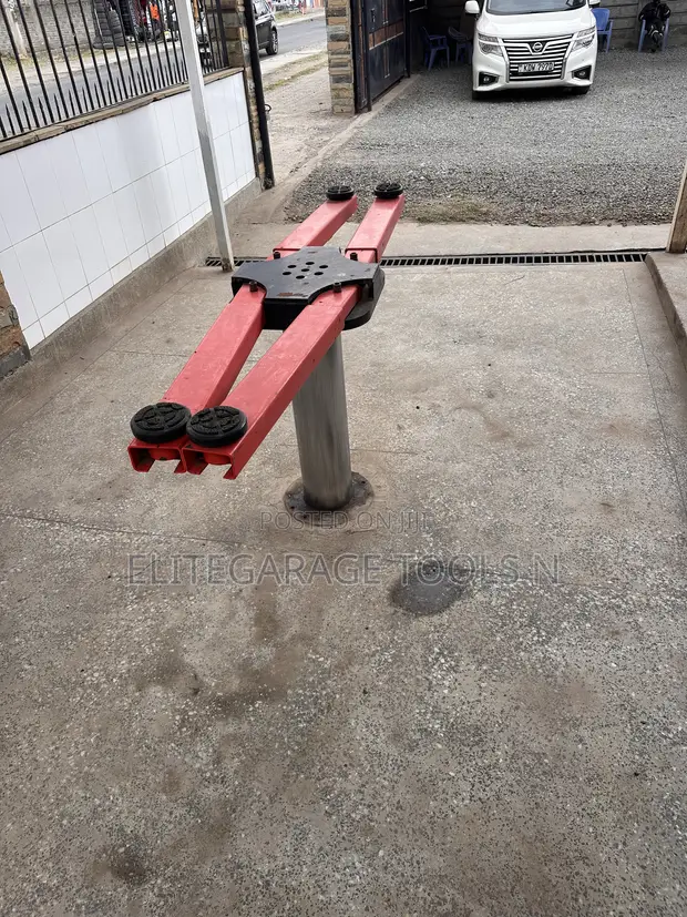 New Single Post Car Lift - 1