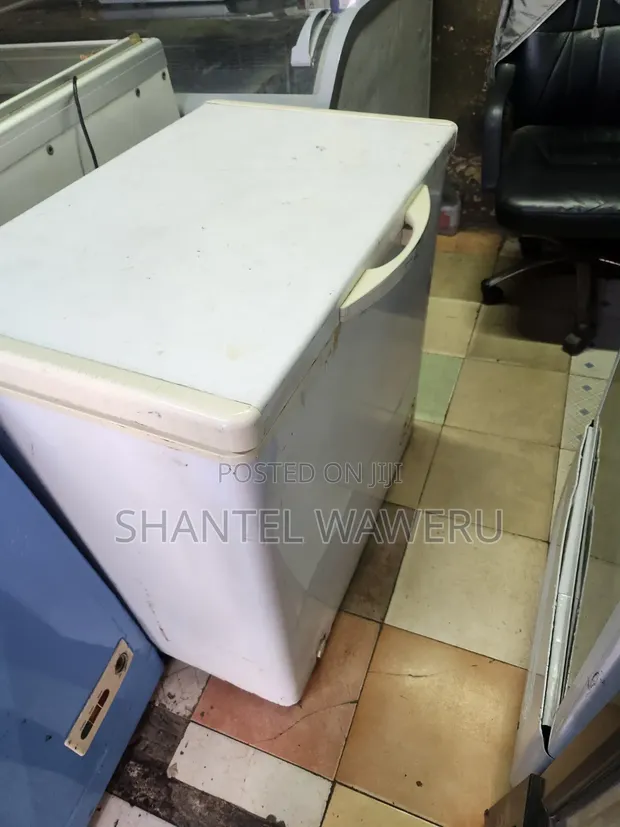 Premier White Medium Chest Freezer 180L Used - 1
