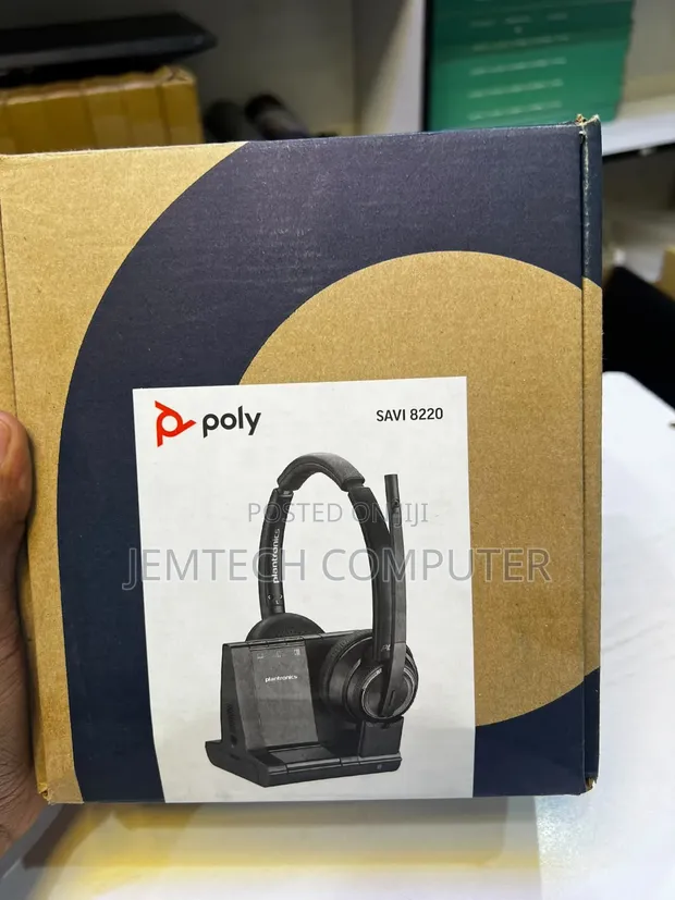 Poly Savi 8220 Wireless DECT Headset - 1