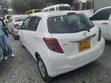 Toyota Vitz 2012 Nyeupe - 4
