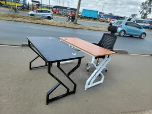 Kifaa cha Kisasa cha Ofisi cha Metallic Stand