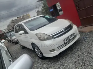 Toyota Isis 2009 White