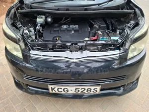 Toyota Voxy 2010 Nyeusi