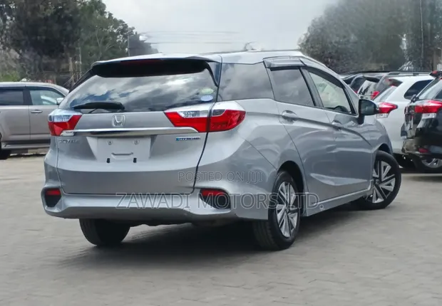 Honda Fit Shuttle 1.5 Hybrid 2WD 2019 Nyeusi - 1