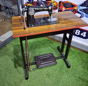 Singer Sewing Machine na Meza Iliyoagizwa