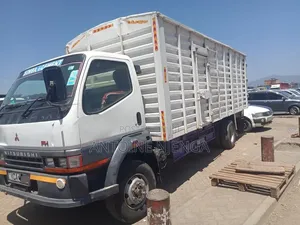 Mitsubishi FH215 Box Truck