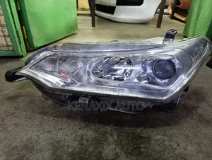 Toyota Fielder/Axio 165 Non-Xenon Headlight (Used)