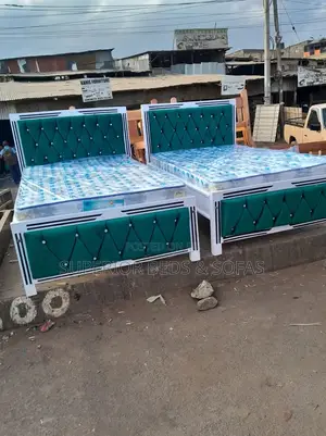 5x6 Glam Green Diamond Tufted Bed