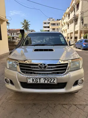 Toyota Hilux Double Cab 2013 Silver