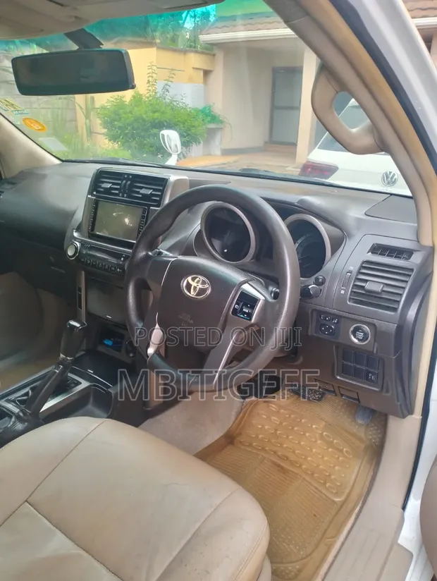 Toyota Land Cruiser Prado 2010 White - 1