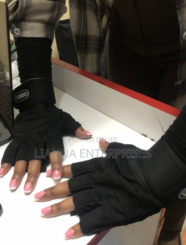 Gloves za Fitness na Wrist Support kwa Wanaume na Wanawake - 1