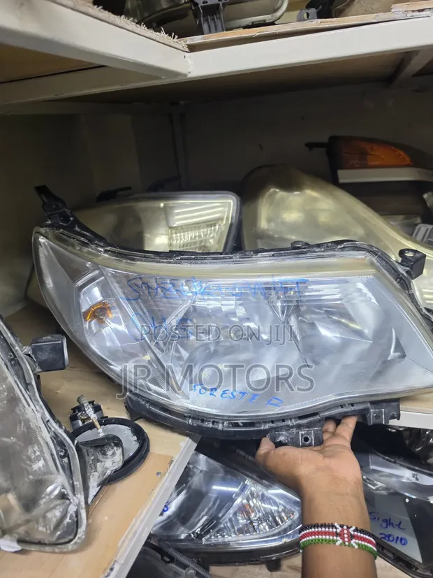 Subaru Forester SH5 Headlights (Si Xenon) - 1