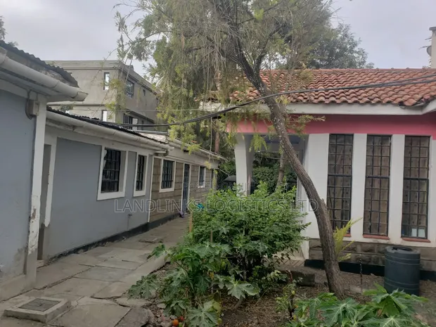 4-Bedroom Bungalow with 3 Servant Quarters in Katani - 1
