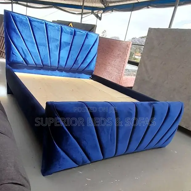 5x6 Plush Blue Fan Pleat Chester Bed - 1