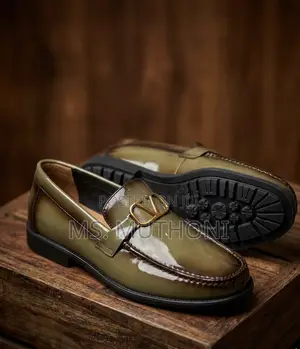 Viatu vya Loafers vya Ngozi ya VLogo vya Italia