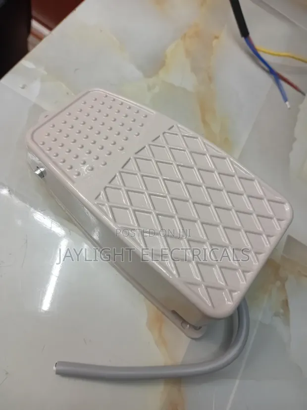 Industrial Foot Pedal Switch - Single Pedal - 1