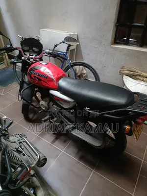 Bajaj Boxer 150 UG 2021 Nyekundu