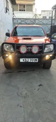 Toyota Hilux 2.5 Cab Pickup 2005 Rangi ya Chungwa - 2