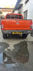 Toyota Hilux 2.5 Cab Pickup 2005 Rangi ya Chungwa - 3