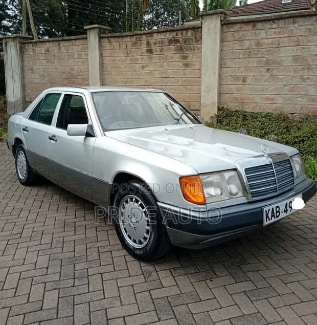 Mercedes-Benz 200E 1990 Silver - 1