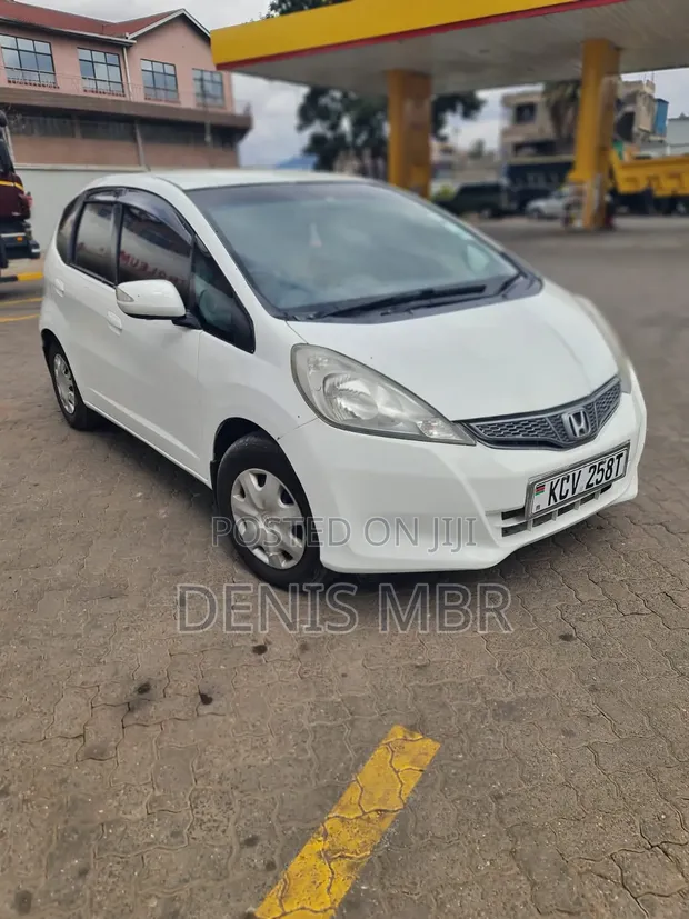 Honda Fit 2012 White - 1