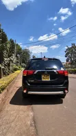 Mitsubishi Outlander 2016 PHEV Nyeusi - 2