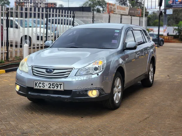 Subaru Outback 2.5i 2011 Nyeupe - 1