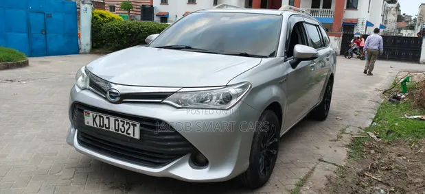 Toyota Corolla Fielder 2015 Silver Hybrid - 1