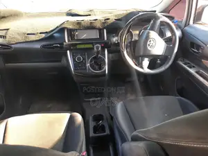Toyota Wish 2010 Nyeupe
