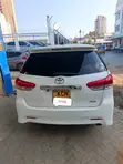 Toyota Wish 2010 Nyeupe - 4