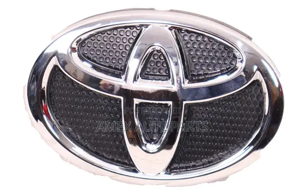 Toyota Land Cruiser FJ200 2016 / Prado 150 2018 Grille Logo - 1