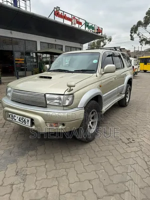 Toyota Hilux Surf 2001 Dhahabu