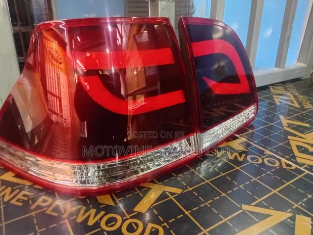 Toyota Crown 2004-2008 Taillights - 1