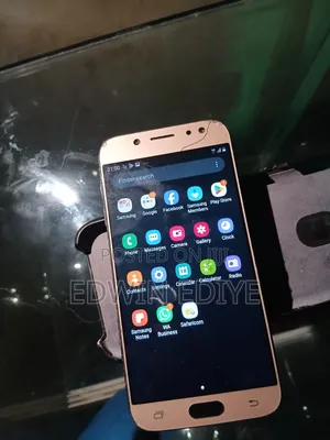 Samsung Galaxy J5 Pro 16GB Black (Cracked Screen)