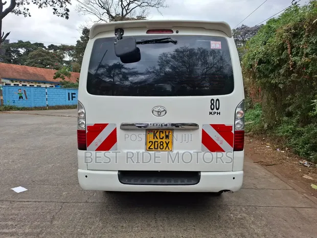 Toyota HiAce 2012 - 1