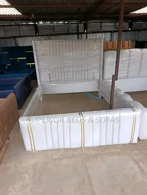 Kitanda cha Grand White Gold-Trim 5x6