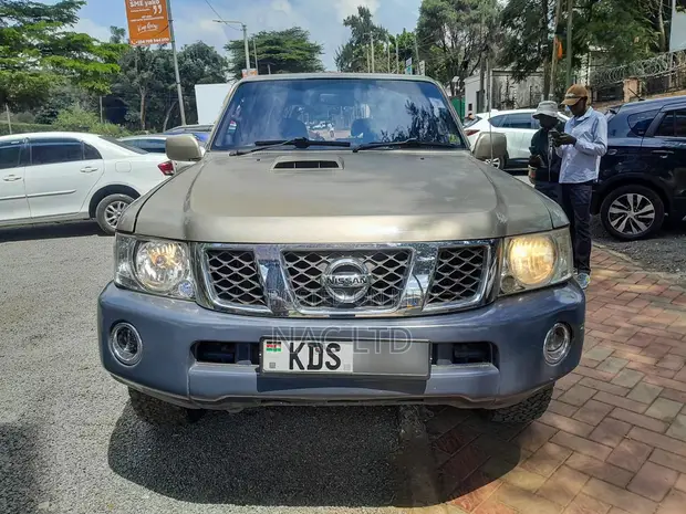 Nissan Patrol Y61 2009 Dhahabu - 1