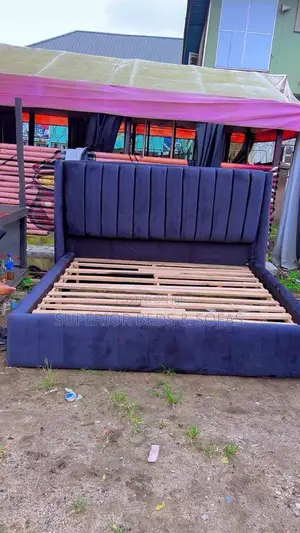 Kitanda cha Chester cha Plum Navy chenye Slats 5x6