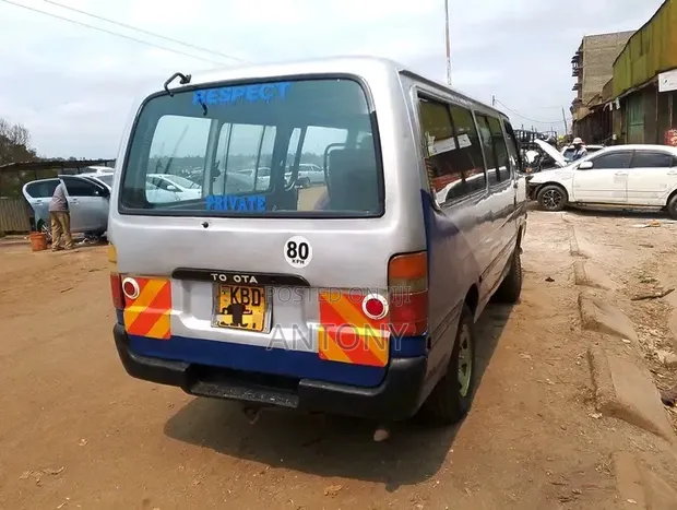 Toyota HiAce 2002 Grey - 1