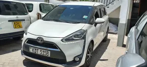 Toyota Sienta 2018 Nyeupe