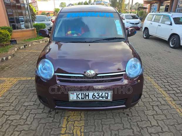 Toyota Sienta 1.5 FWD 2014 Maroon - 1