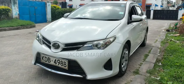 Toyota Auris 2014 White - 1