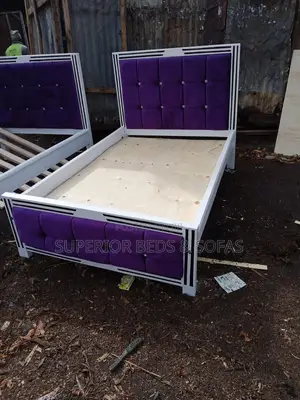 Kitanda cha Mocket cha Tufted cha 5x6 - Zambarau na Nyeupe