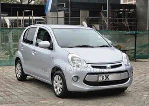 Toyota Passo 2015 Nyeupe